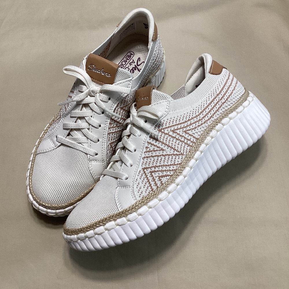 Skechers Stretch Fit Wilshire Blvd Bellevue Slip on